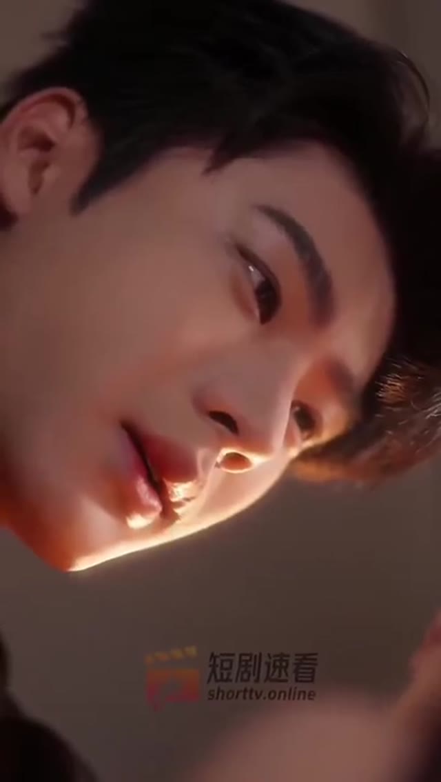 玫瑰勾火海报
