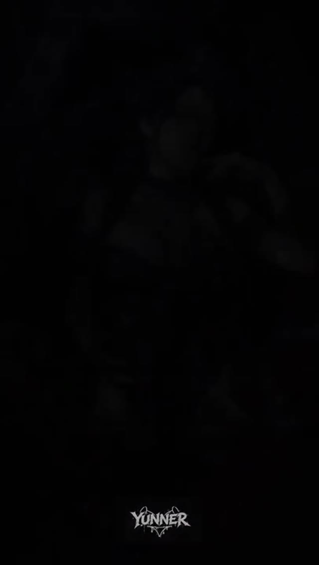 巨乳骷髅头海报